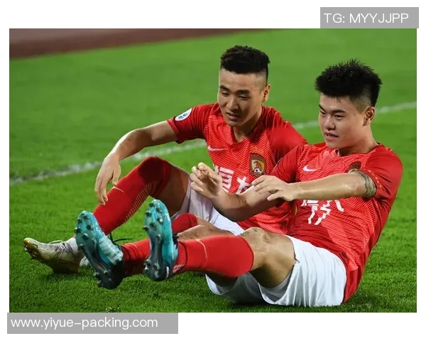 广州足球队状态引发热议球迷与专家的观点碰撞分析