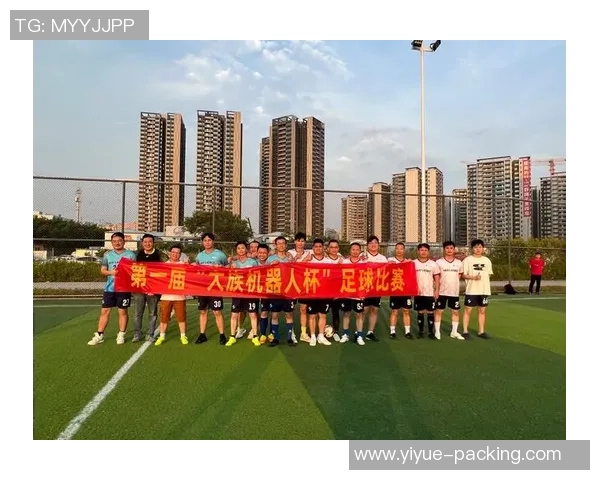 心是足球在生活的赛场上奔跑追逐梦想的激情与坚持